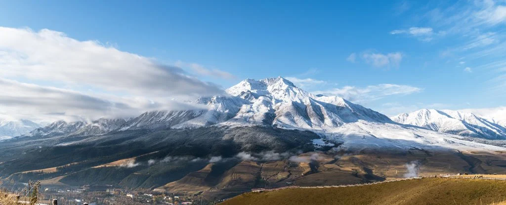 Tibetan Plateau Mountain